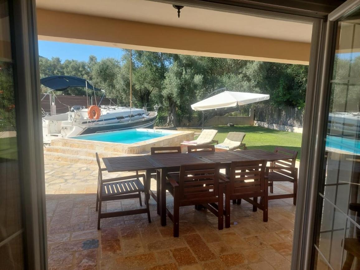 Villa Morris Нидри Екстериор снимка